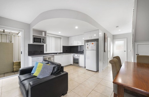 Crescent Head House | Modern & Centrally Located With Free Wi-Fi
