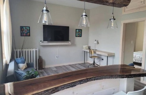 North Bay Apartment | Modern Century Suite