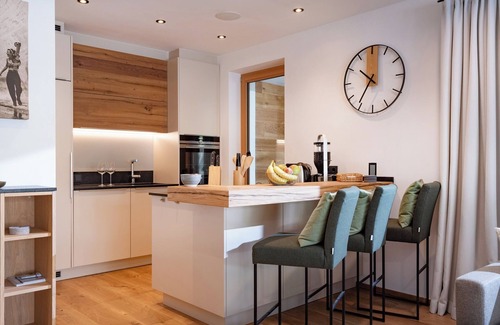 Kitzbuehel Apartment | Modern chalet with a spacious patio