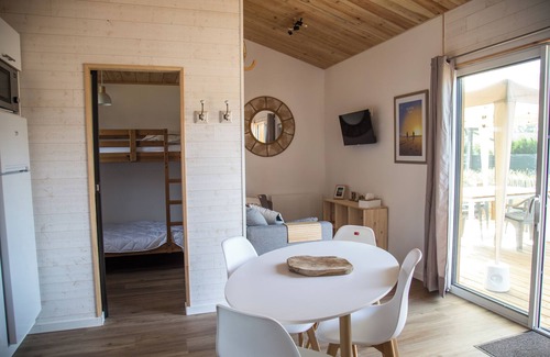 Hourtin Ski Chalet | Modern chalet 100 m from cycle paths, ideal for families or couples. Pets ok