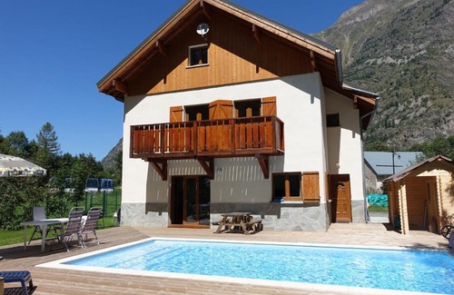 Venosc Ski Chalet | Modern Chalet in V nosc with Swimming Pool