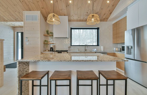Morin Heights Ski Chalet | Modern chalet near Sommet Morin Heights - Nature, skiing and relaxation