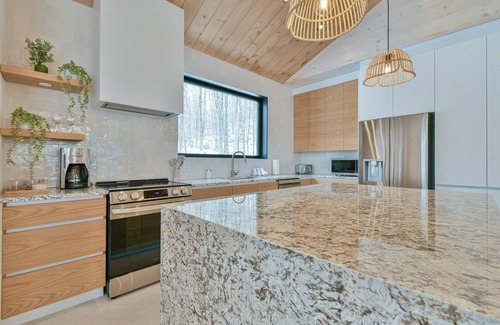 Morin Heights Ski Chalet | Modern chalet near Sommet Morin Heights - Nature, skiing and relaxation