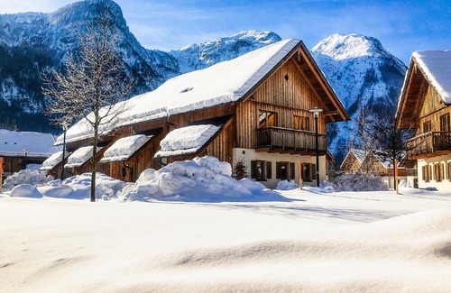 Obertraun House | Modern chalet with attractive furnishings