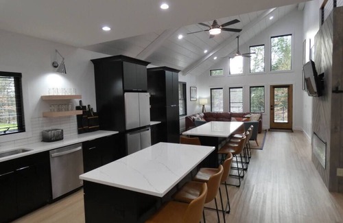 Monticello Ski Chalet | Modern Chalet with Hot Tub and Lake Access