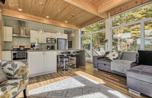 Les Pays-d'en-Haut Regional County Municipality House | Modern Chalet with Mountain and Lake view by Reserver.ca