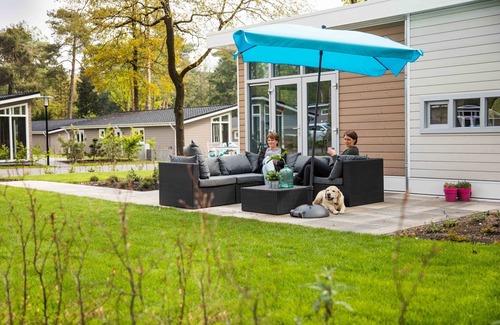 Beekbergen-Zuid Ski Chalet | Modern chalet with spa and sauna in Beekbergen