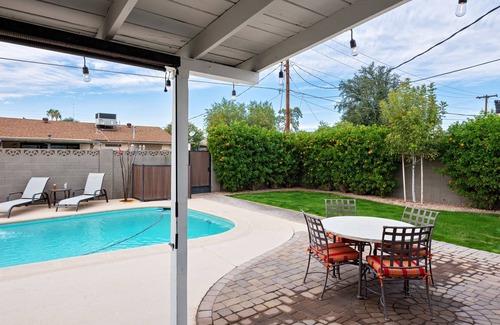 Cox Heights House | MODERN CHARM - 6 MINS TO OLD TOWN - PRIVATE OASIS
