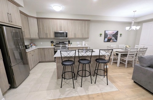 London House | Modern Charming 8 Sleeper
