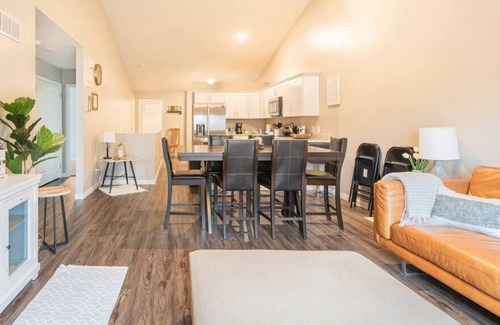 West Omaha House | Modern & Charming Home near Village Pointe 🛍