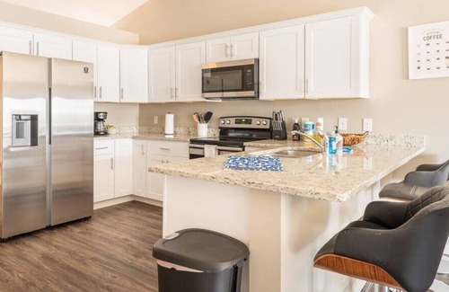 West Omaha House | Modern & Charming Home near Village Pointe 🛍