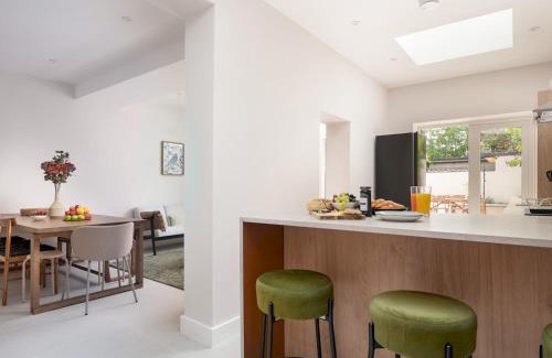 Oxford House | Modern Chic 5BR Townhouse - Central Oxford Pass the Keys