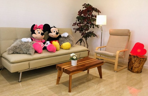 Fountain Valley House | Modern Chic Fully-Furnished Townhouse near Disney, Beach, Shopping, FWY, Airport