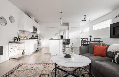 Highland House | Modern Chic - Spacious Duplex - Highlands