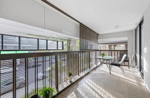 Waterloo Apartment | Modern City-Fringe Townhouse