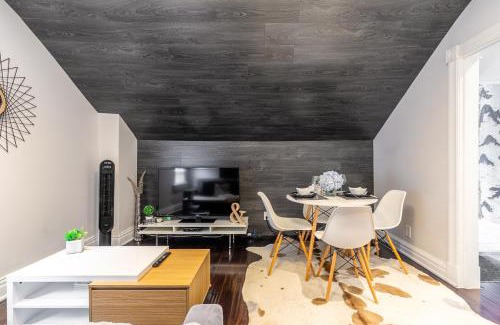 Parkdale Apartment | Modern City Suite with Rooftop Patios