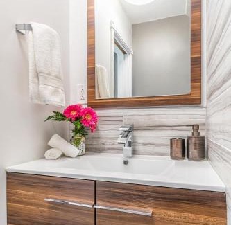 Parkdale Apartment | Modern City Suite with Rooftop Patios