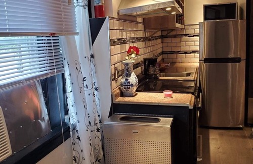 Camden Apartment | Modern Classic Suite in Downtown Camden