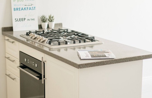 Bubali Apartment | Modern, clean and neat apartment. Walking distance to beach and restaurants.