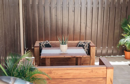 Bubali Apartment | Modern, clean and neat apartment. Walking distance to beach and restaurants.