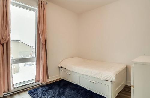 Plateau Apartment | 𝗠𝗼𝗱𝗲𝗿𝗻 𝗰𝗹𝗲𝗮𝗻 𝗰𝗼𝗻𝗱𝗼 𝗶𝗻 𝗮 𝗰𝗲𝗻𝘁𝗿𝗮𝗹 𝘀𝗽𝗼𝘁
