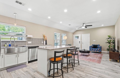 Sherman Apartment | Modern Clean, Near Austin College & Fully Equipped