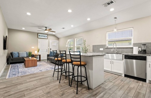 Sherman Apartment | Modern Clean, Near Austin College & Fully Equipped