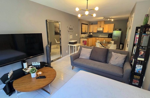 Newton House | Modern, clean & private 1BR suite. Up to 4 guests.
