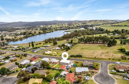 Triabunna House | Modern Coastal Escape in Triabunna