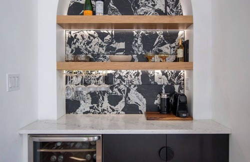 West Sechelt House | Modern Coastal Retreat | 1 Block To The Ocean