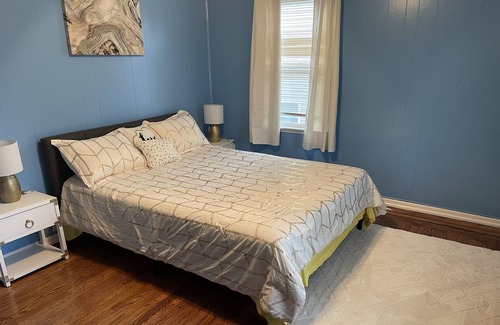 Stratford House | Modern colonial home w/fireplace, super cozy and close to beach!!