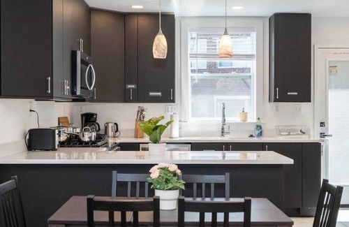 Potomac West House | Modern Colonial House, 5m to DC & DCA | CozySuites