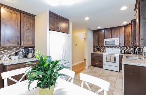 Murray House | Modern Comfort and Convenience Near Downtown and Ski Resorts