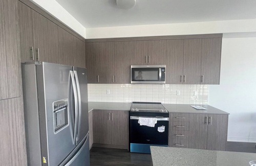 Gormley House | Modern Comfort in Richmond Hill: 3BD Home