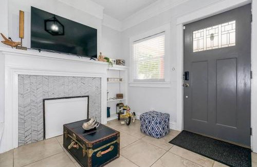South Hyde Park House | Modern Comfort in Historic Charm: 4BR KC Retreat