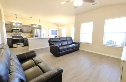 Altus House | Modern Comfort Near Altus AFB
