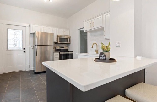 Southeast Omaha House | Modern Comfort Walk to Zoo & Lauritzen Gardens, King Bed, Sauna, Kids wagon