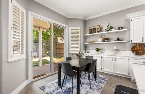 Lincoln House | Modern & Comfortable with Luxury Master Suite