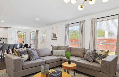 Saginaw House | Modern Comforts & Classic Charm w Pool 5BD