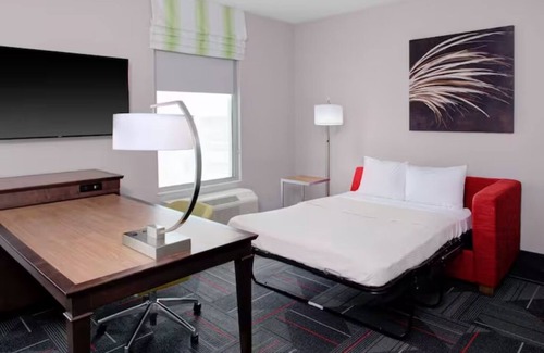 Columbus Hotel | Modern Comforts | Free Breakfast & WiFi | Columbus Scenic Stay | Near Scotio Dow