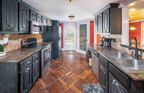 Madison Cottage | Modern comforts of home, close to all the amenities Madison Alabama has to offer