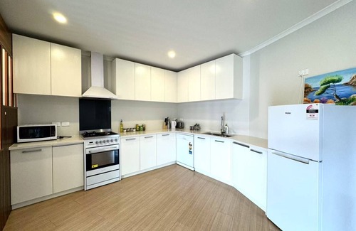 Hamilton House | Modern Comfy 3 Bedrooms House in Chartwell