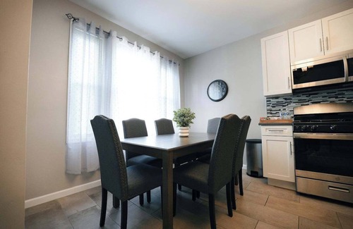 Constable Hook House | Modern Comfy Home, minutes to NYC