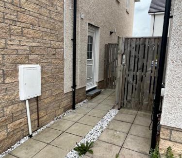 Glasgow Apartment | Modern Comfy One Bed Apartment - Free Parking