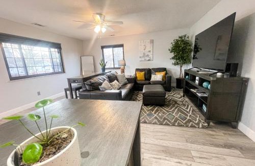 Huron Apartment | Modern Condo Central Huron Boat Basin Area