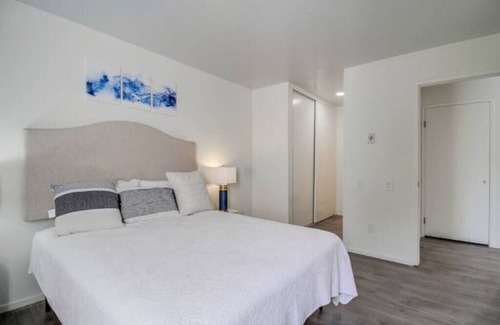 Bay Ho Condo | Modern Condo Central near Beach & Bay
