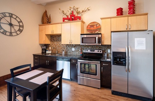 Holland Condo | Modern Condo in Downtown Holland: The Macatawa