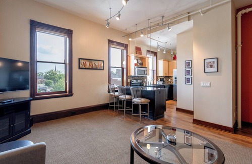 Holland Condo | Modern Condo in Downtown Holland: The Ontario