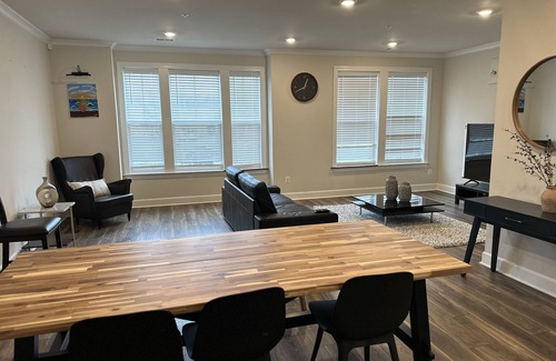 Woodbridge Condo | Modern condo in Stone Bridge Potomac, minutes from Hwy I-95 and Washington, D.C.