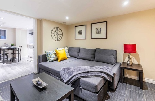 Earlscourt Apartment | Modern Condo in the Heart Of St Clair West!